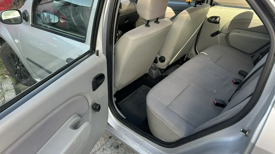 DACIA Logan -