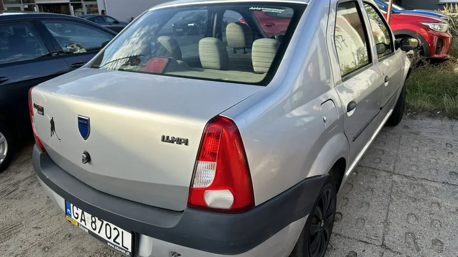 DACIA Logan -