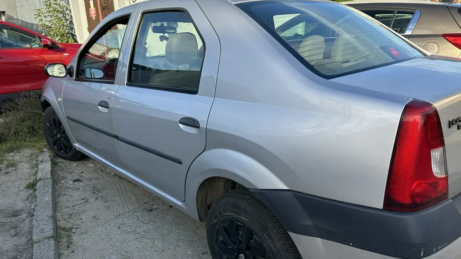 DACIA Logan -