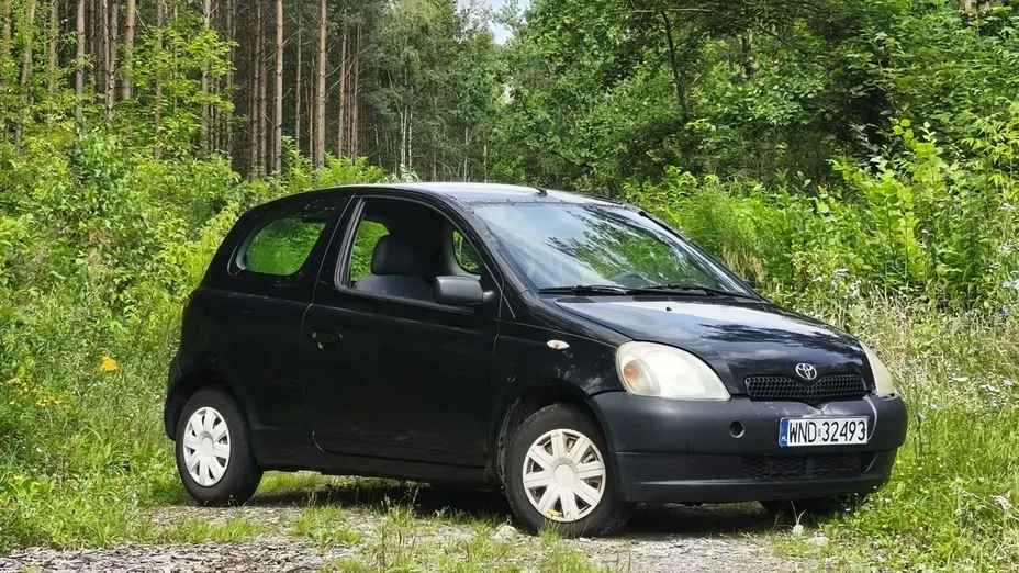TOYOTA Yaris -