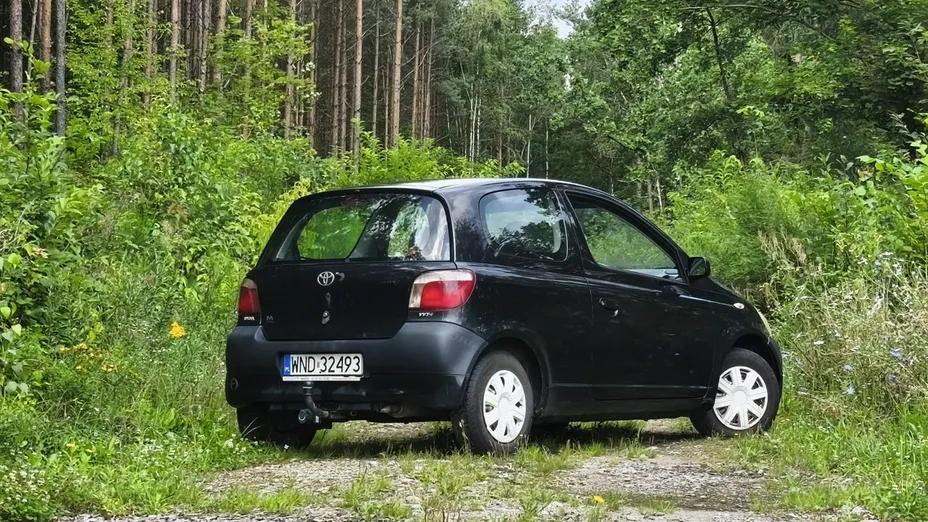 TOYOTA Yaris -