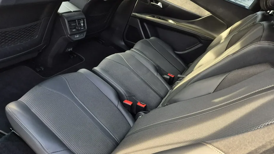 PEUGEOT 5008 -