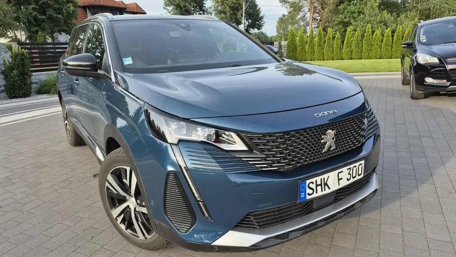 PEUGEOT 5008 -