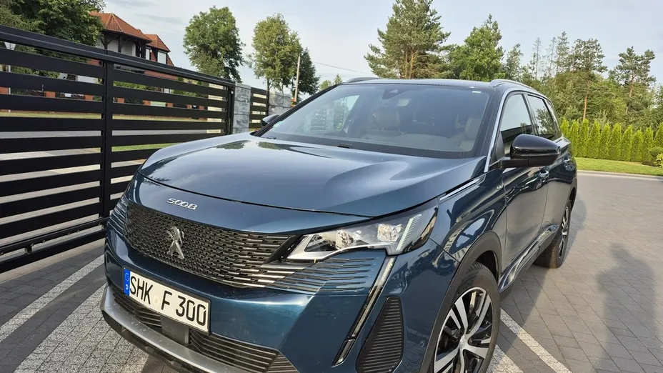 PEUGEOT 5008 -