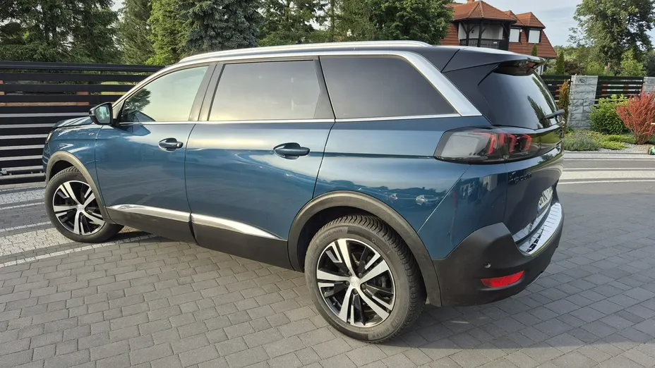 PEUGEOT 5008 -