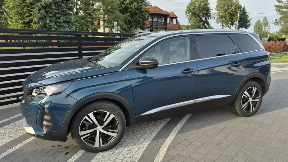PEUGEOT 5008 -