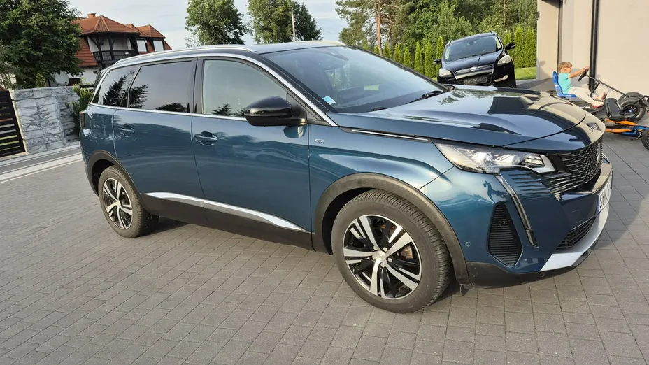 PEUGEOT 5008 -