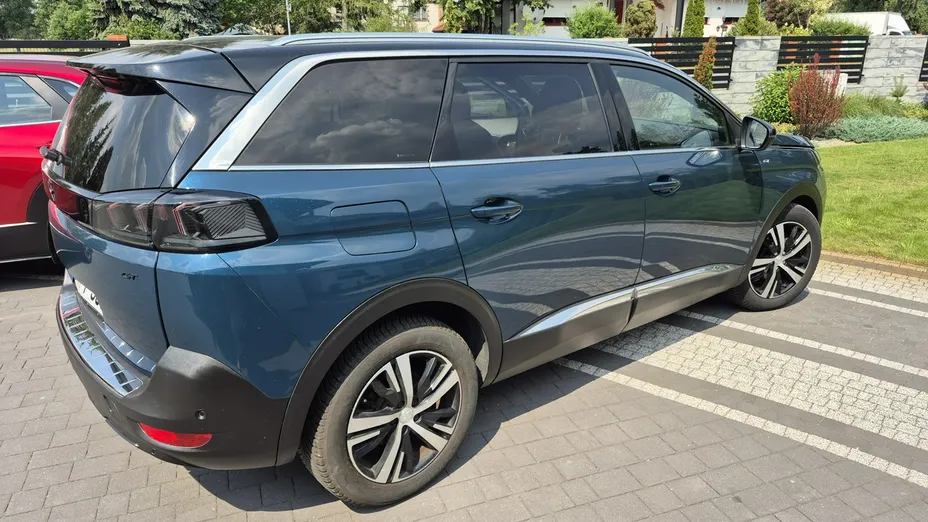 PEUGEOT 5008 -