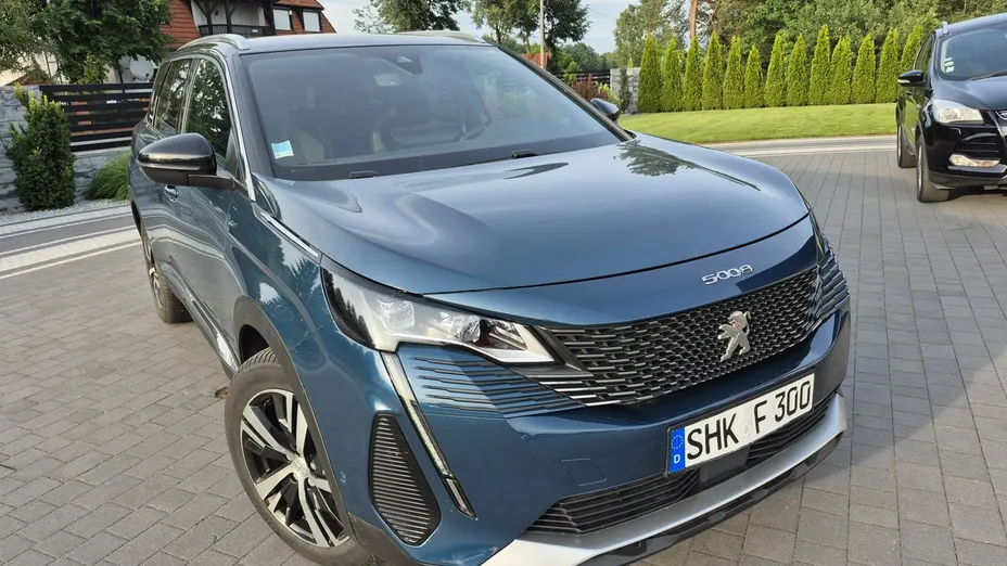 PEUGEOT 5008 -