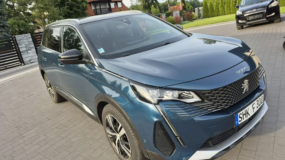 PEUGEOT 5008 -