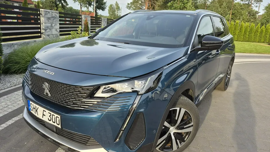 PEUGEOT 5008 -
