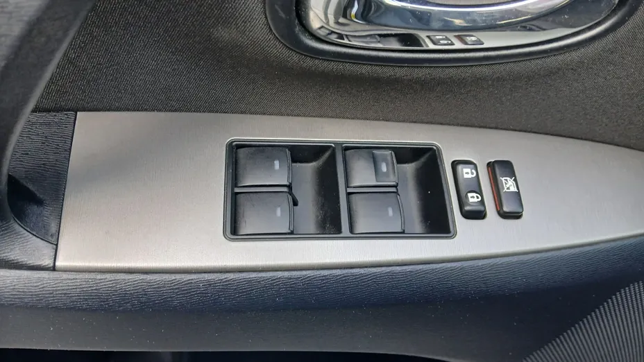 TOYOTA Avensis -