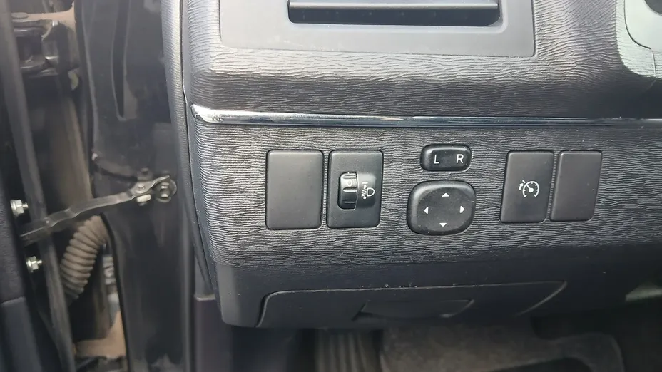 TOYOTA Avensis -