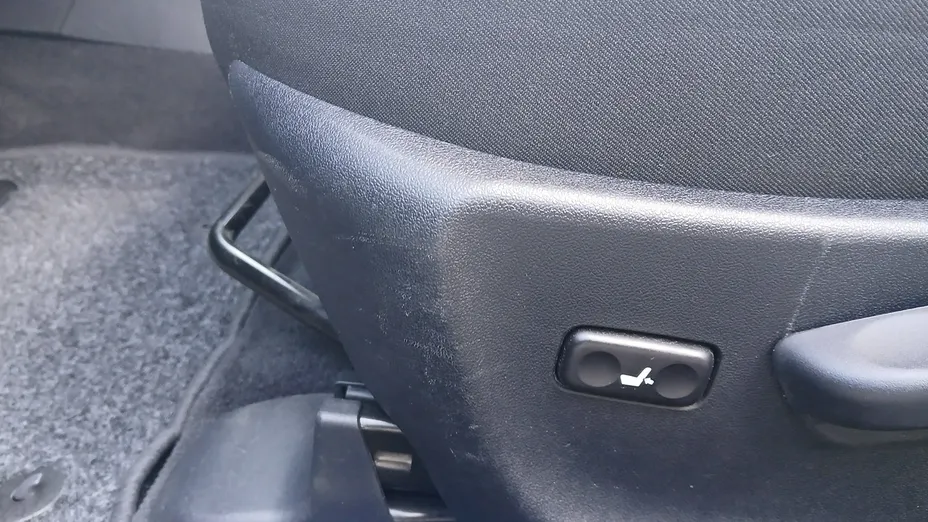 TOYOTA Avensis -