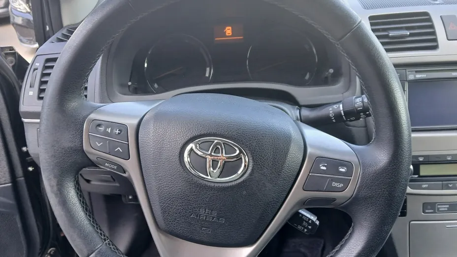 TOYOTA Avensis -