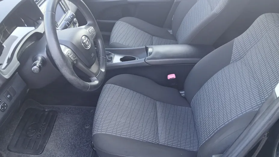 TOYOTA Avensis -
