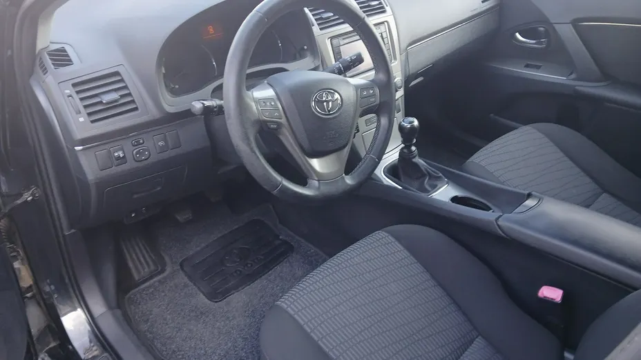 TOYOTA Avensis -