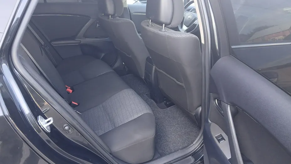 TOYOTA Avensis -