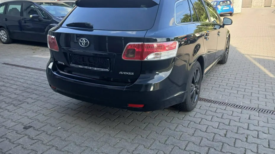 TOYOTA Avensis -