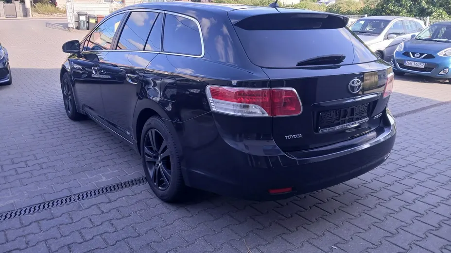 TOYOTA Avensis -