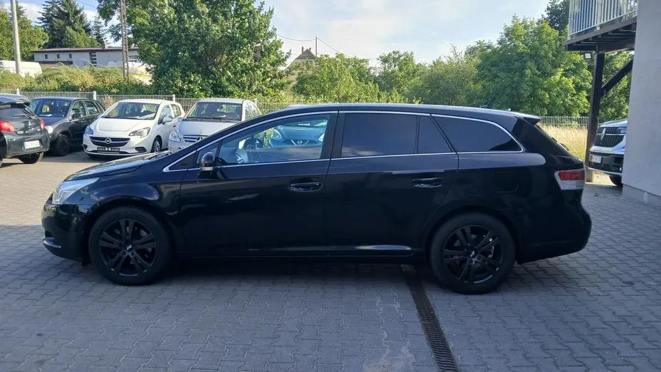TOYOTA Avensis -