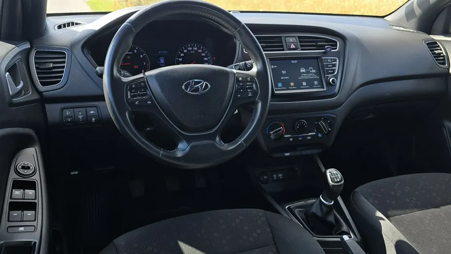 HYUNDAI i20 -