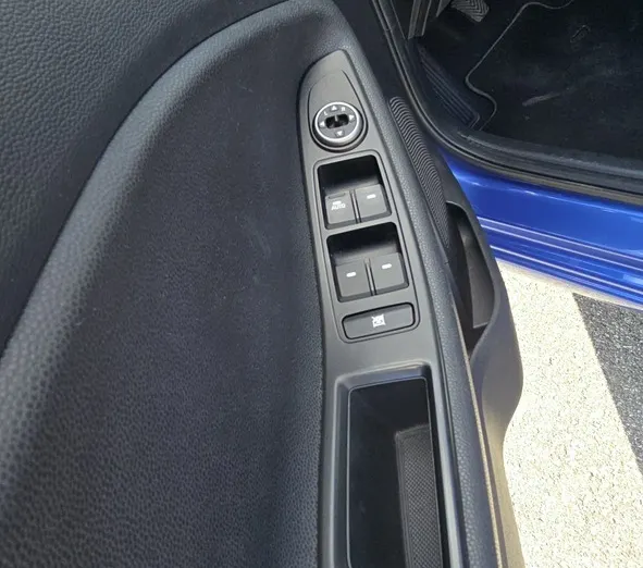 HYUNDAI i20 -