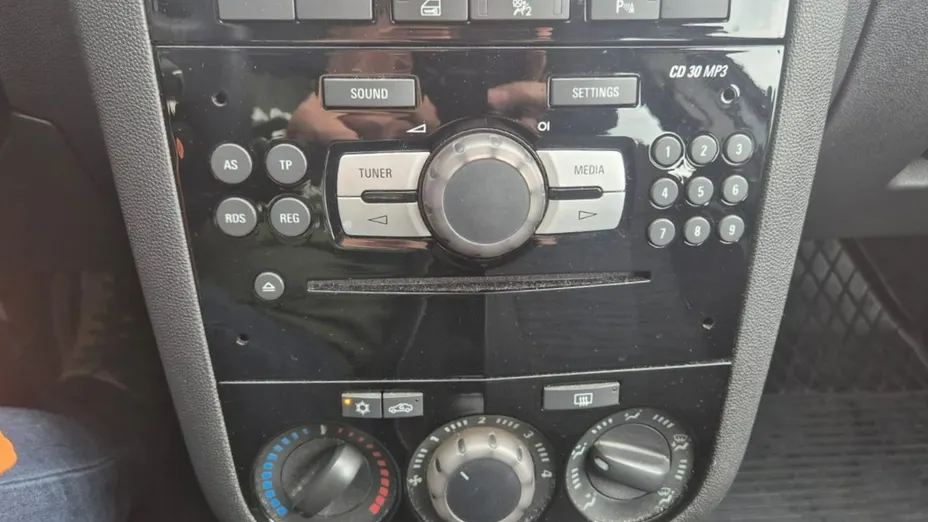 OPEL Corsa -