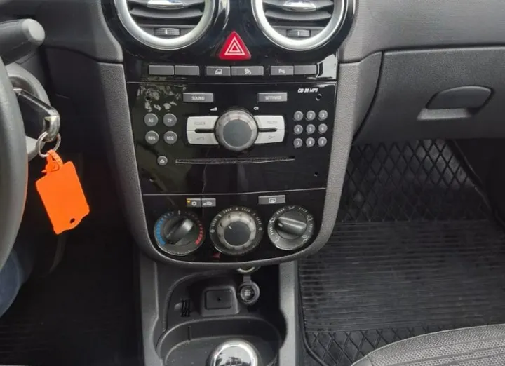 OPEL Corsa -