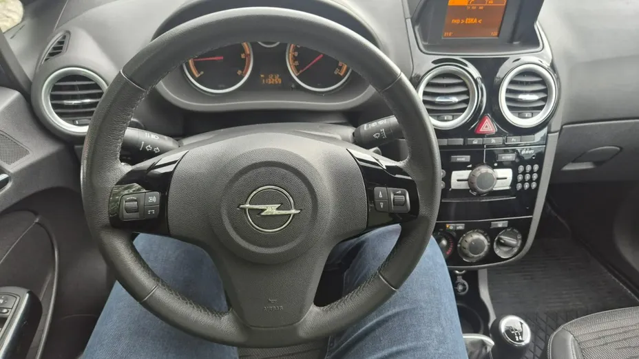 OPEL Corsa -
