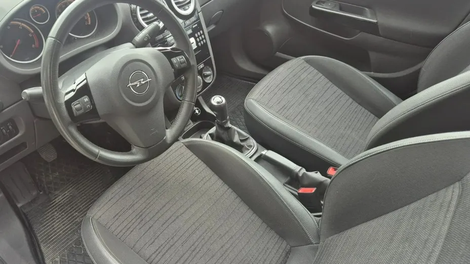 OPEL Corsa -