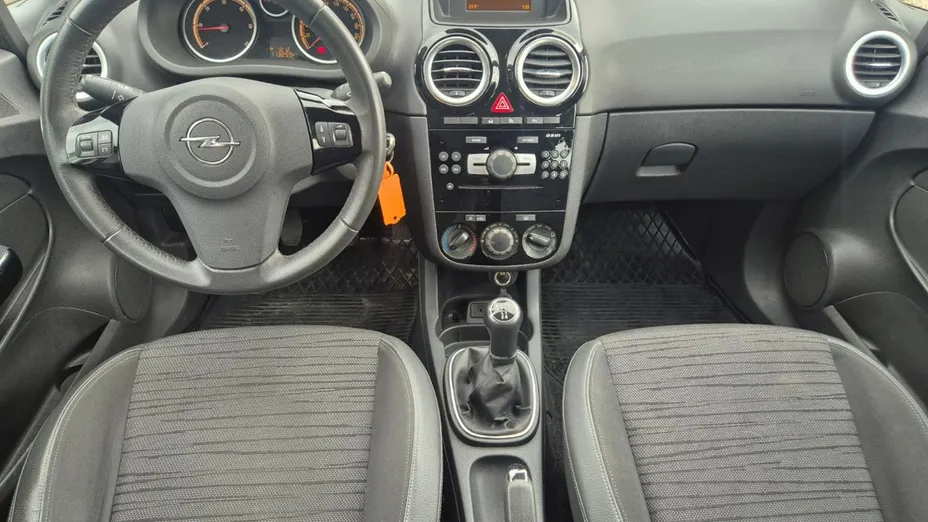 OPEL Corsa -