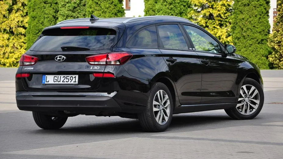 HYUNDAI i30 -