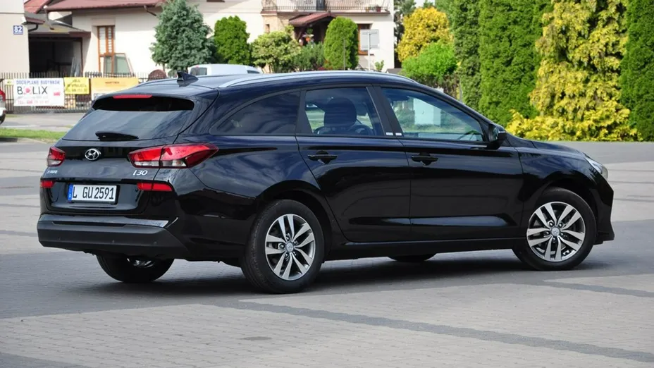 HYUNDAI i30 -