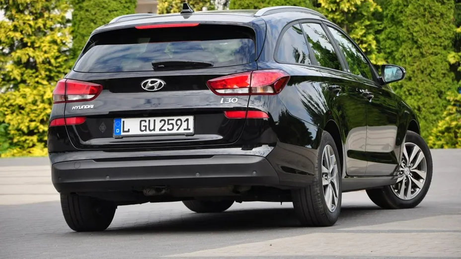 HYUNDAI i30 -
