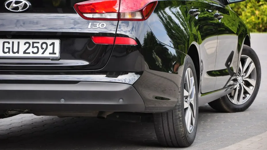 HYUNDAI i30 -