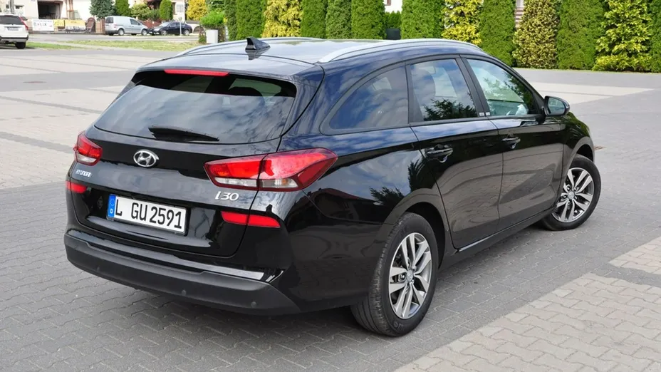 HYUNDAI i30 -