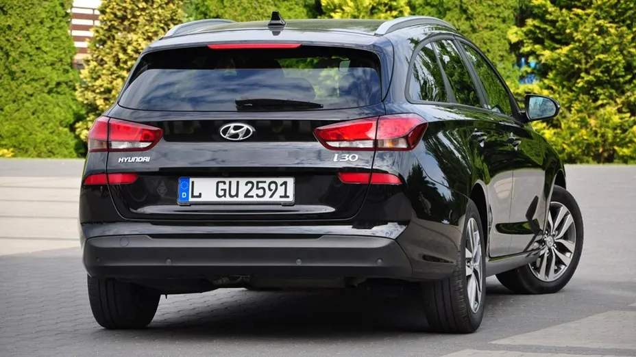 HYUNDAI i30 -