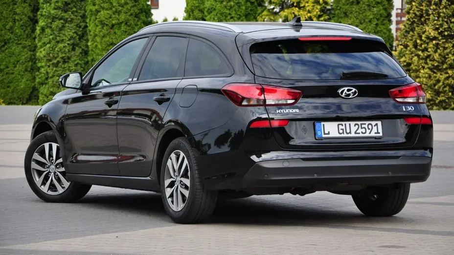 HYUNDAI i30 -