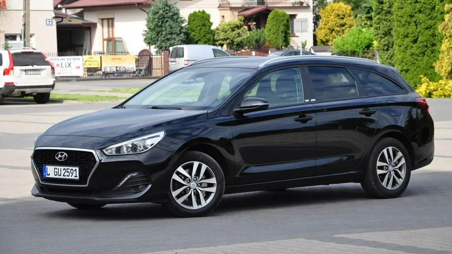 HYUNDAI i30 -