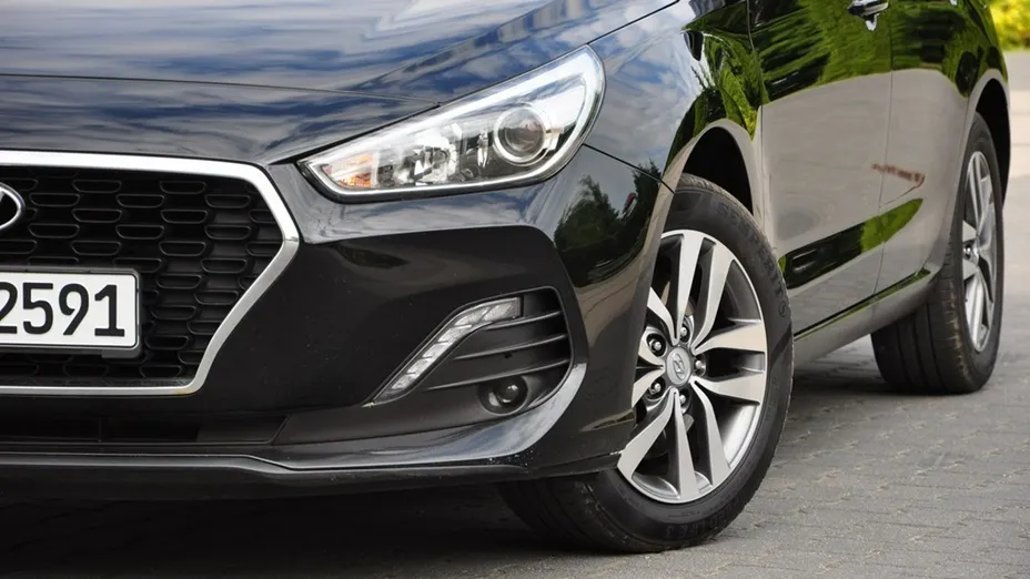 HYUNDAI i30 -