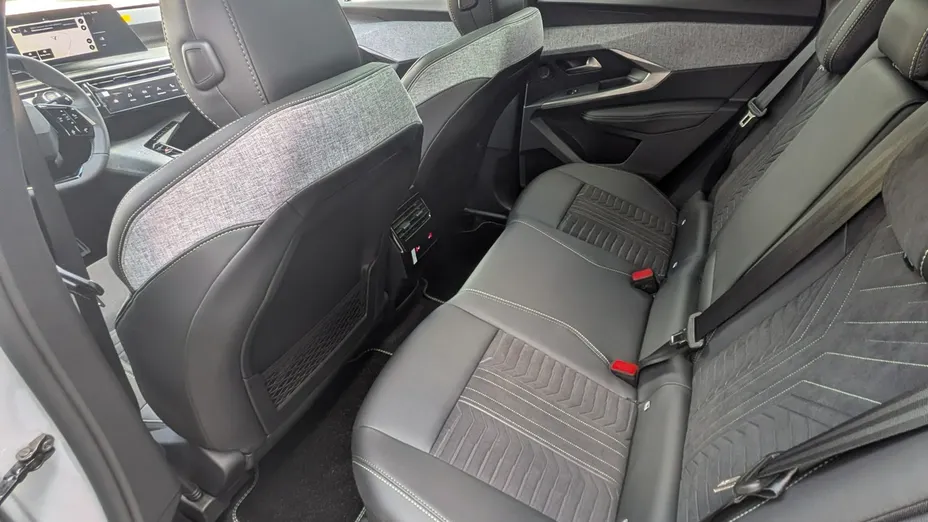 PEUGEOT 3008 -