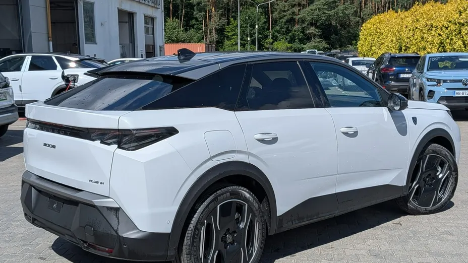 PEUGEOT 3008 -
