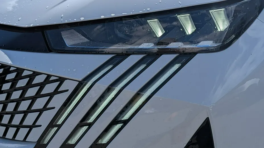 PEUGEOT 3008 -