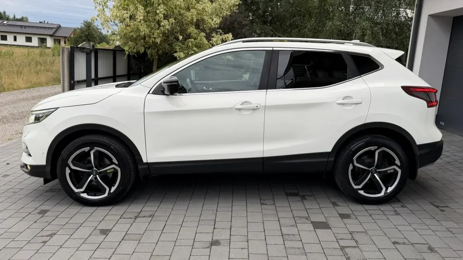 NISSAN Qashqai -
