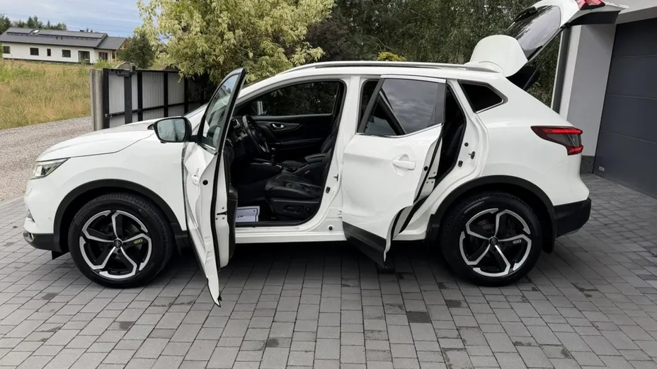 NISSAN Qashqai -