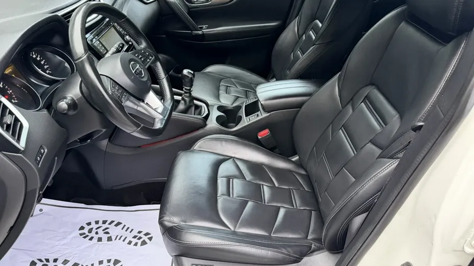 NISSAN Qashqai -
