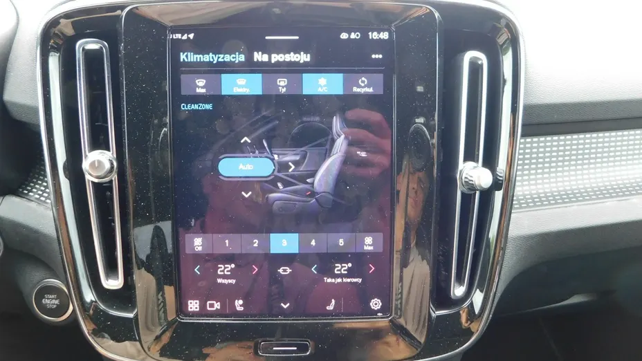 VOLVO XC40 -