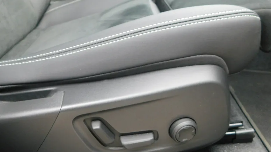 VOLVO XC40 -