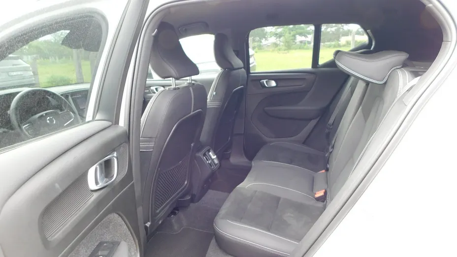 VOLVO XC40 -
